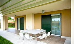 Serramento in pvc con antone scorrevole in pvc